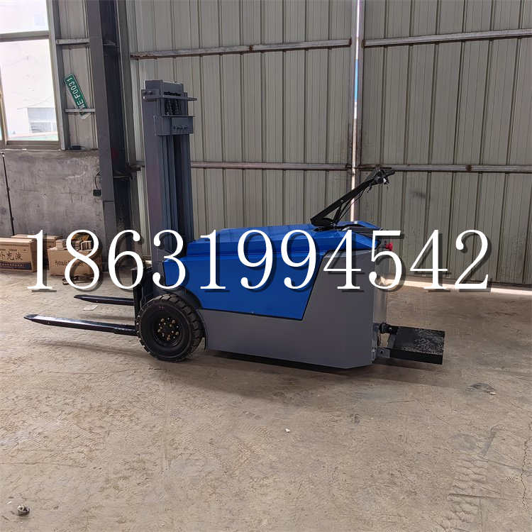 调兵山市全电动叉车插腿式堆高车液压装卸车1.5吨升高小型站驾式铲车